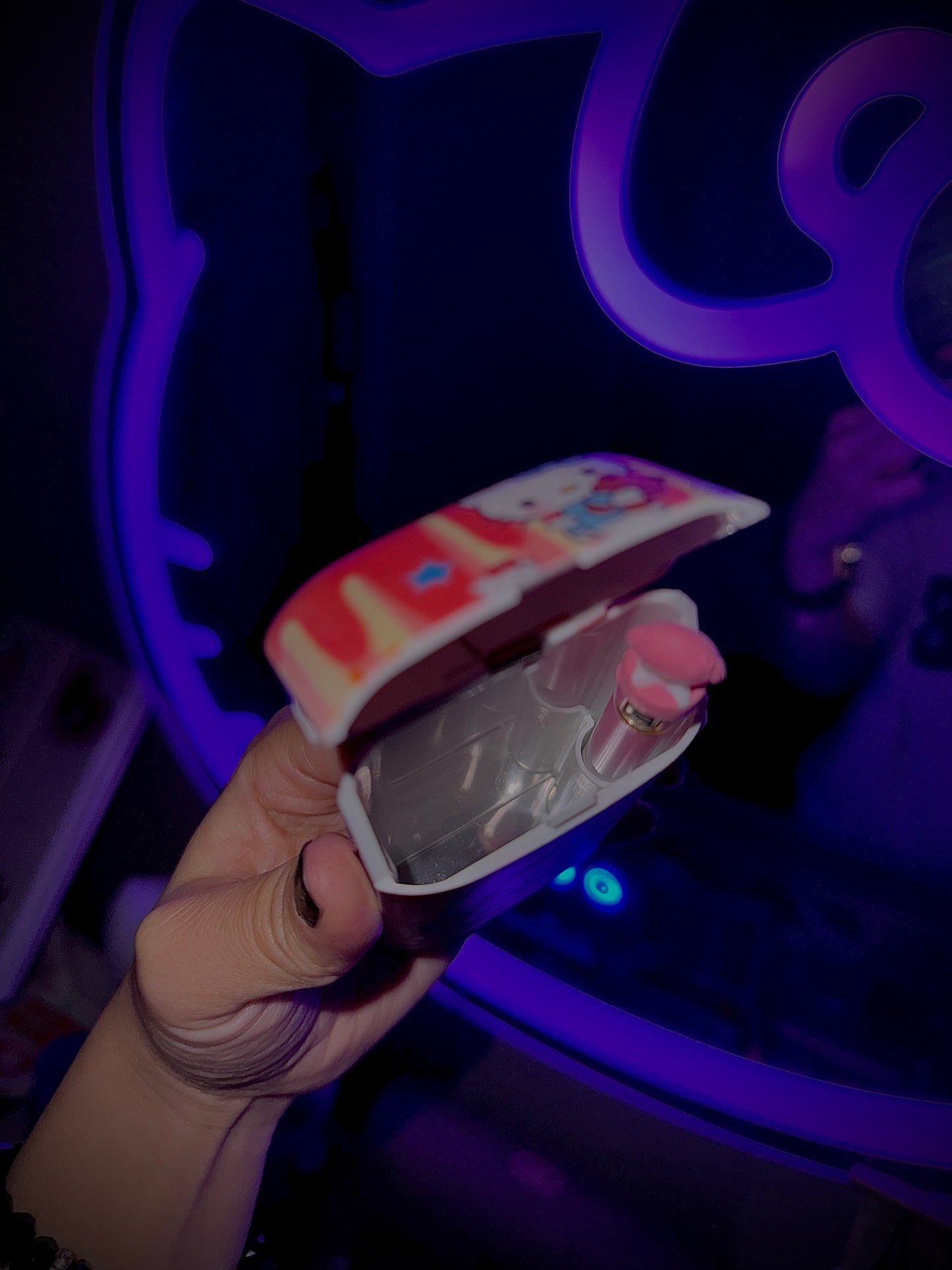 Hello kitty stash box & lighter